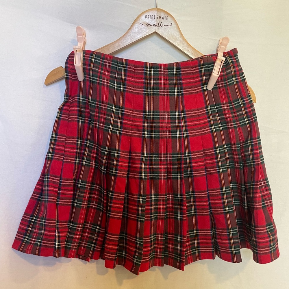 BRANDY MELVILLE PLAID SKIRT.